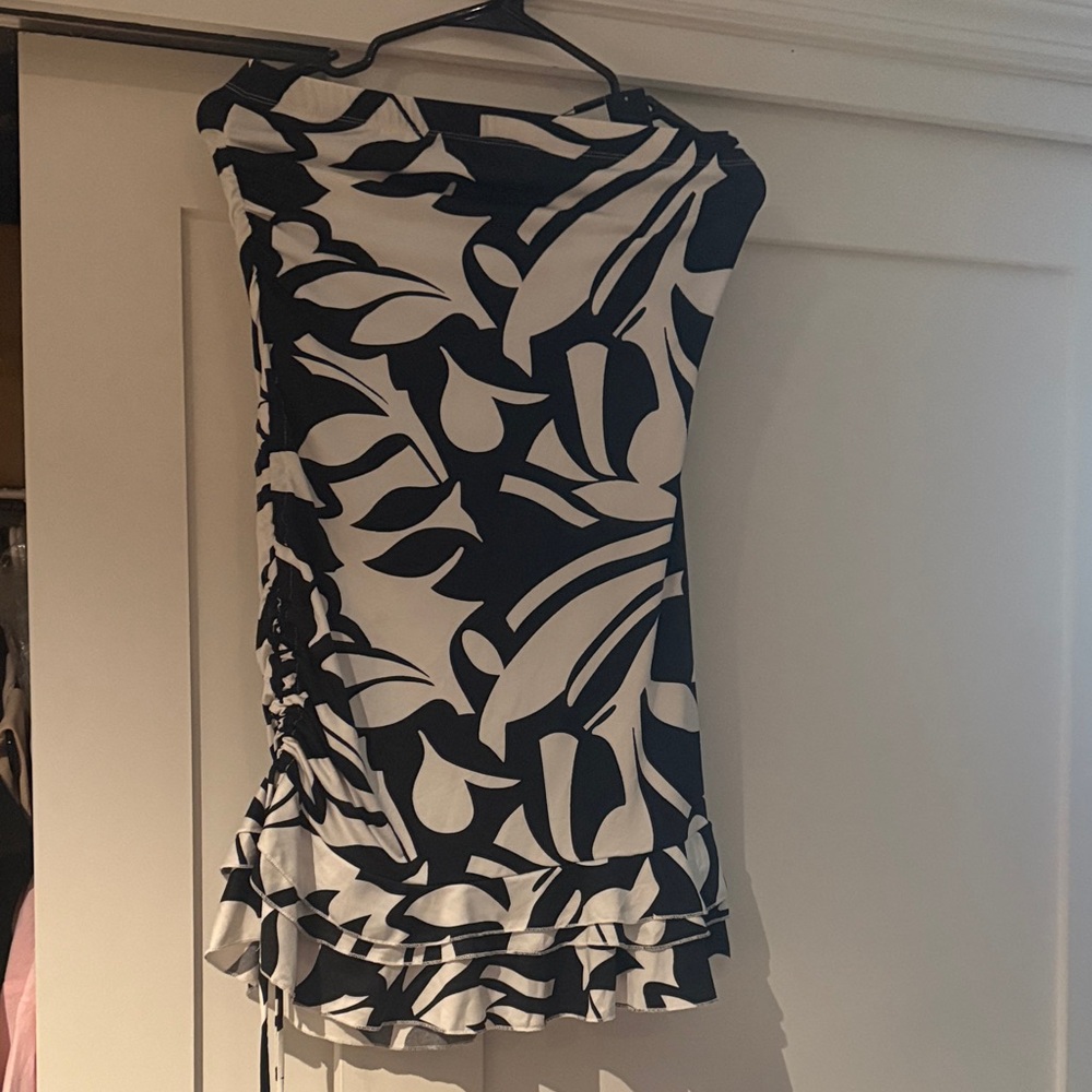 Fashion Nova Black and White Floral Blouse
